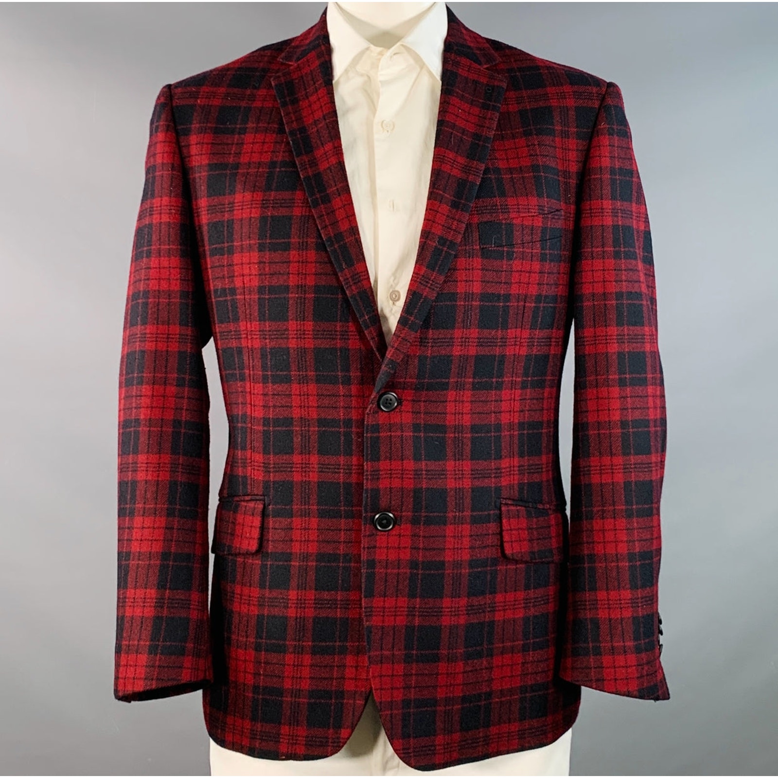 44 Regular Red Black Plaid Wool Tailored Fit Notch Lapel Sport Coat